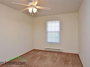 2405 Heathrow Dr APT 6, Champaign, IL 61820