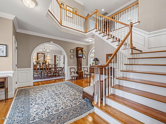 5th image of 1107 Country Club Drive