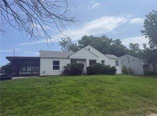 1325 NE Marvin Ct, Kansas City, MO 64118
