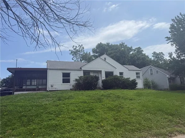 1325 NE Marvin Ct, Kansas City, MO 64118