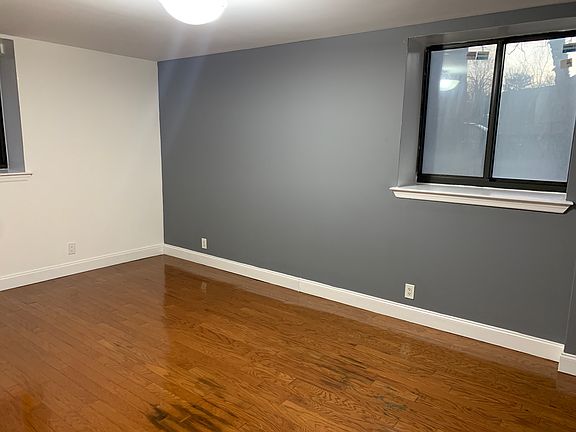 5th image of 60 Parkway Dr E #L