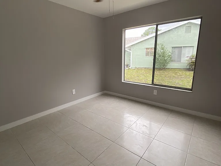 1366 SE Rivergreen Cir — Photo 10