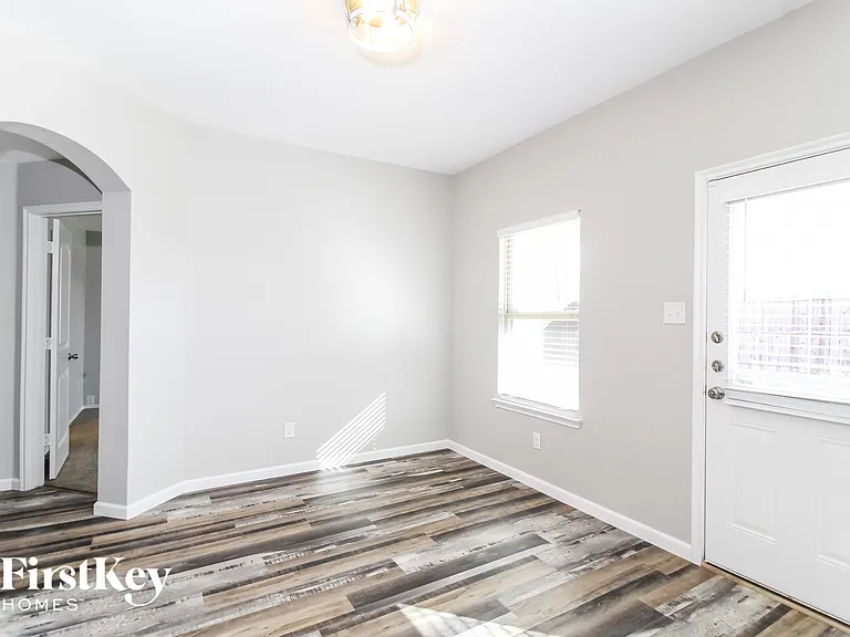 1307 Bent Grass Dr — Photo 3