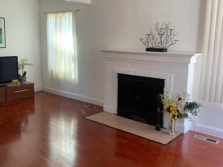 Leona Dr — Photo 2