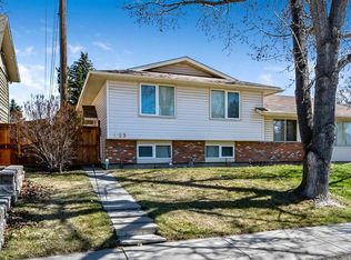 323 W Woodvale Cres SW, Calgary, AB T2W 3L3