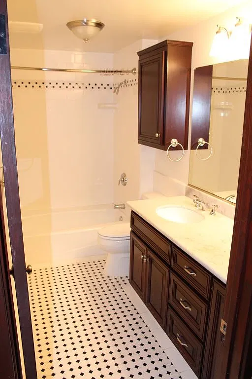 327 Normal Ave - Unit 1 — Photo 3