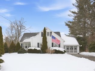 7 Trelign Dr, North Syracuse, NY 13212