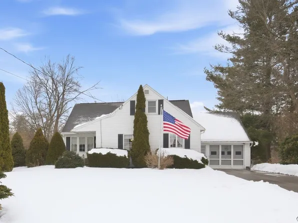 7 Trelign Dr, North Syracuse, NY 13212