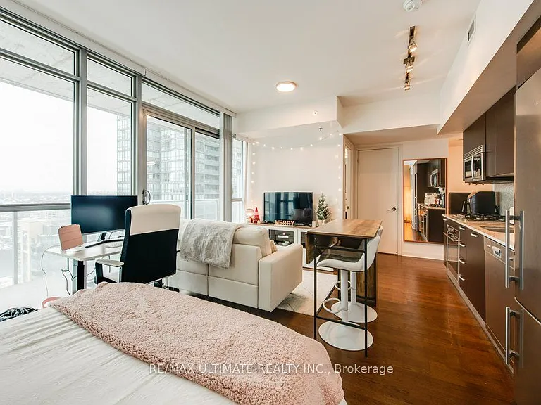 375 King St W #2710 — Photo 19
