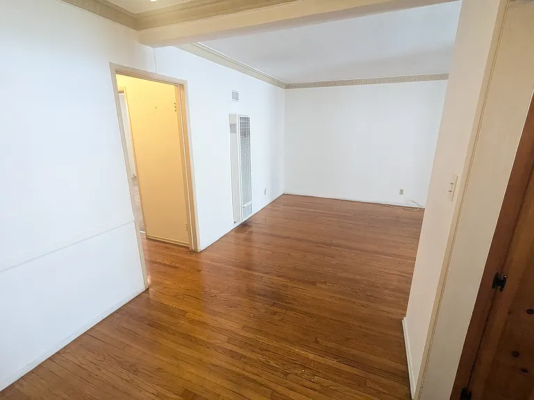 1547 S Orange Grove Ave #7 — Photo 4