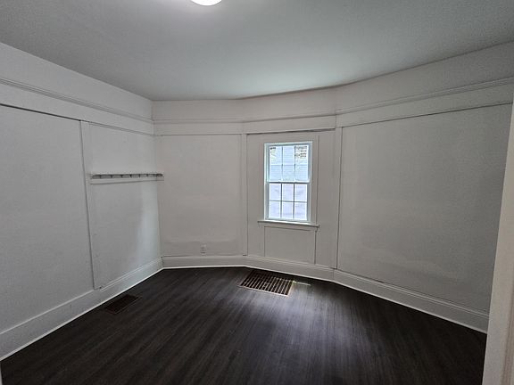 3rd image of 1612 11th Pl S
