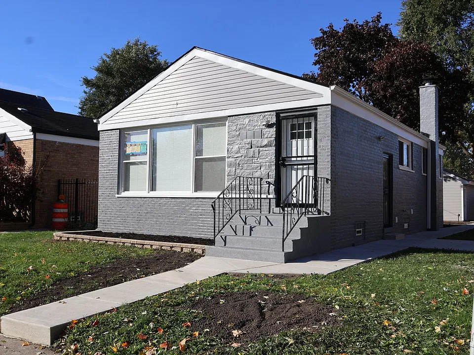 1116 W 105th St