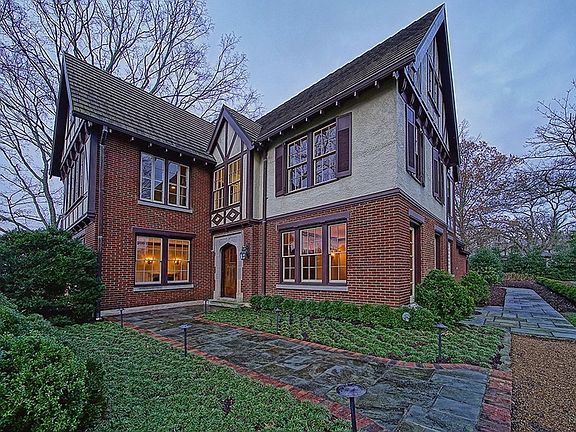 3rd image of 3944 Woodlawn Dr