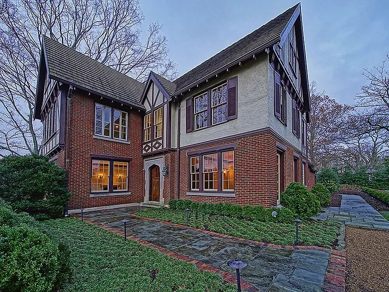 3944 Woodlawn Dr — Photo 3