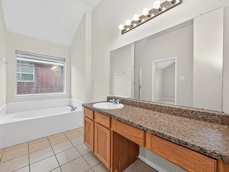 17230 Hollow Sands Ct — Photo 31