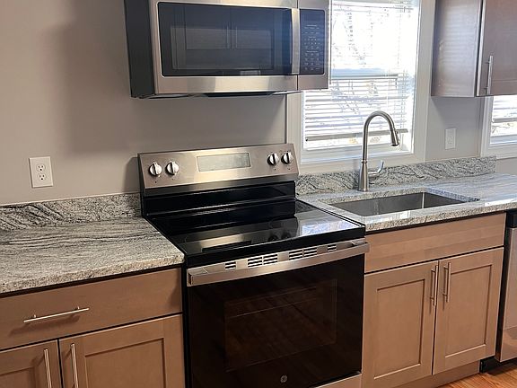 3rd image of 17 Barnard Rd #3