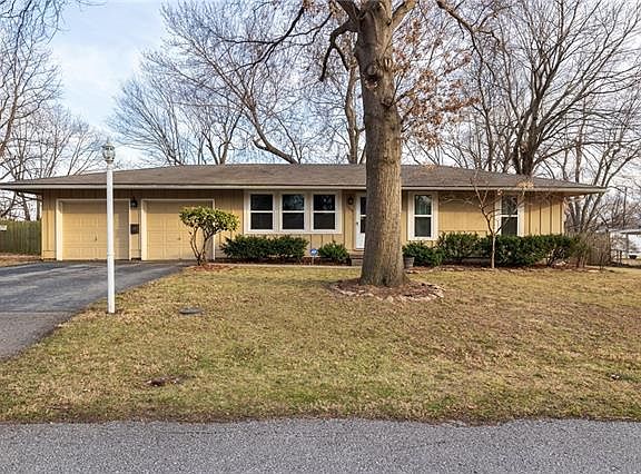 2nd image of 11519 Applewood Dr