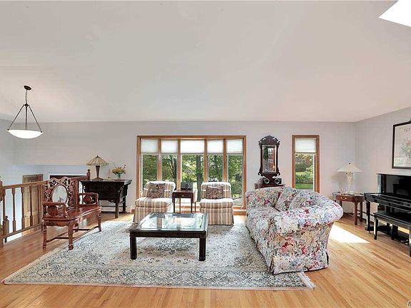 3rd image of 104 Crescent Dr