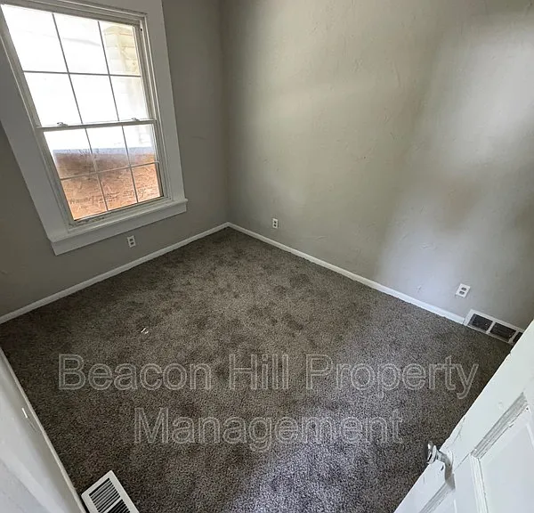 5911 Lansing Ave — Photo 6