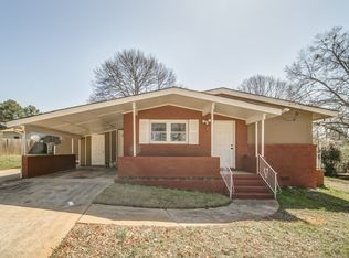 1055 Pineridge Dr, Forest Park, GA 30297