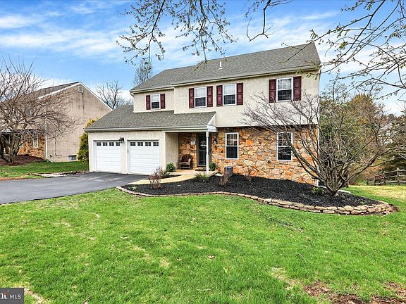 4th image of 2381 Heather Ln