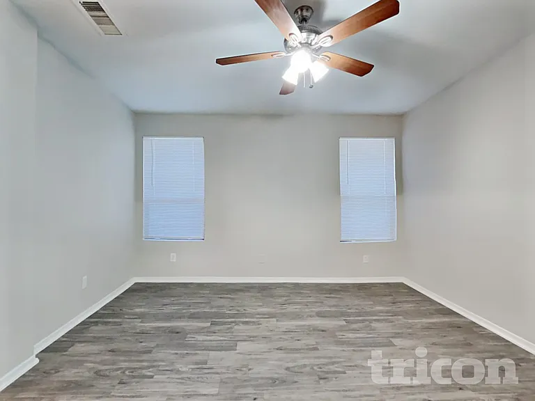 6619 W Golden Ln — Photo 7