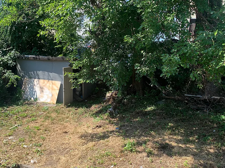 125-127 Redwood Ave #1 — Photo 7
