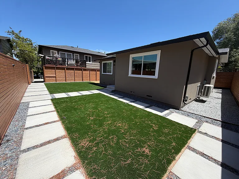 385 Irwin St #B — Photo 5