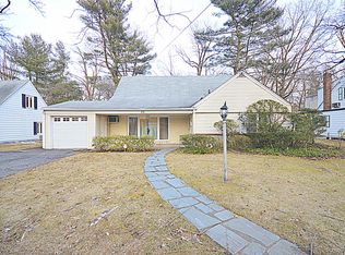 25 Bentley Rd, Great Neck, NY 11023
