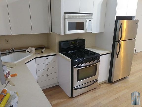 3rd image of 781 4th Ave Ste 2