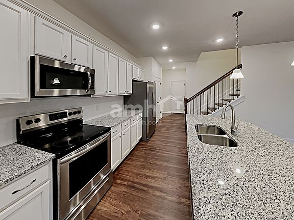 5th image of 2936 Throneberry Ln