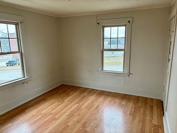 2nd image of 25 Elliott St APT B