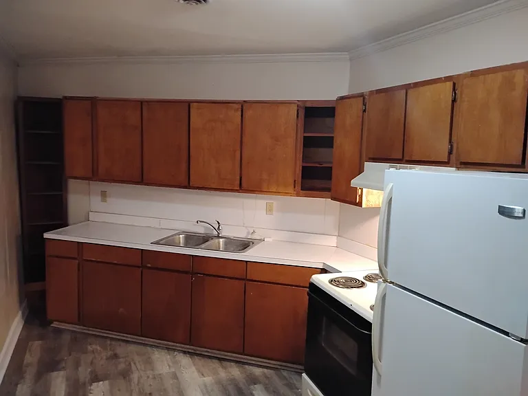 141 W Oak St — Photo 3