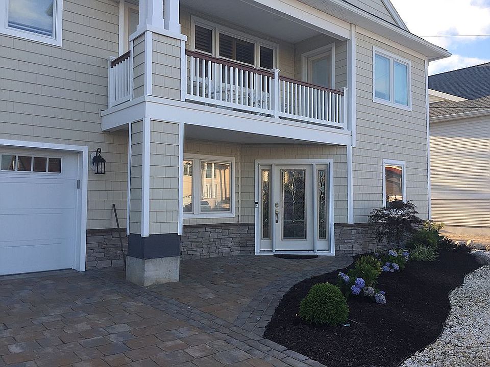 1st image of 379 Aldo Dr