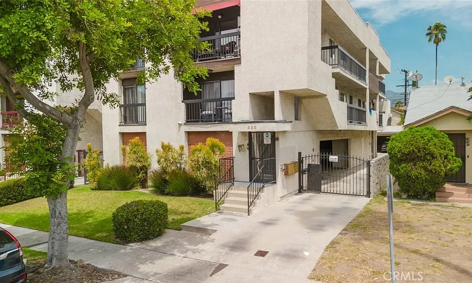 425 W Lomita Ave
