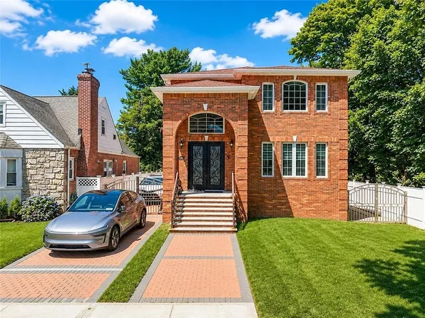 4132 220th St, Bayside, NY 11361