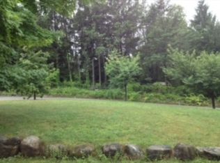 2 Hickory Hill Rd, Valley Cottage, NY 10989