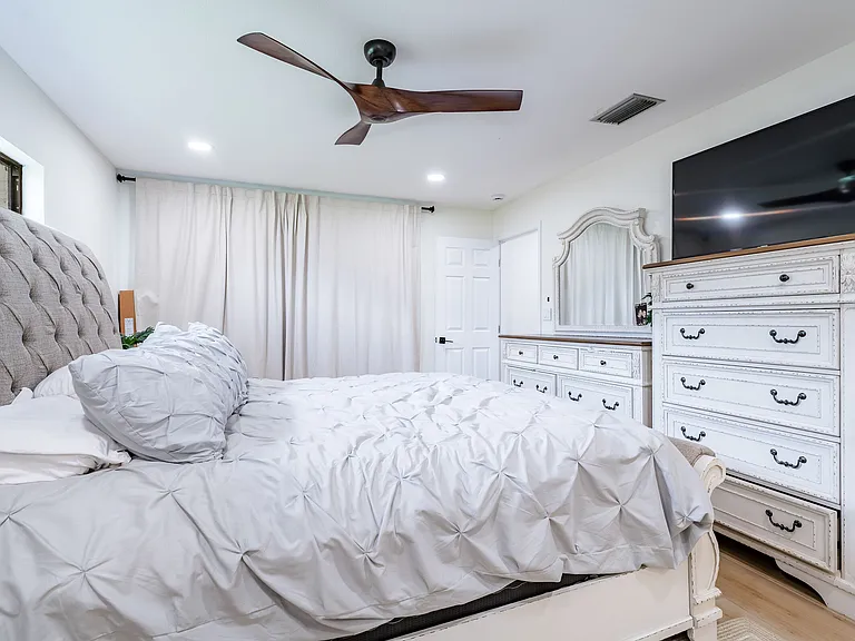 1856 Del Robles Ter — Photo 12
