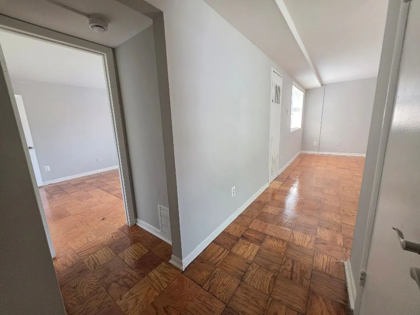 5055 Meade St Ne — Photo 4