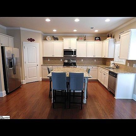 4th image of 216 Heathbury Ct