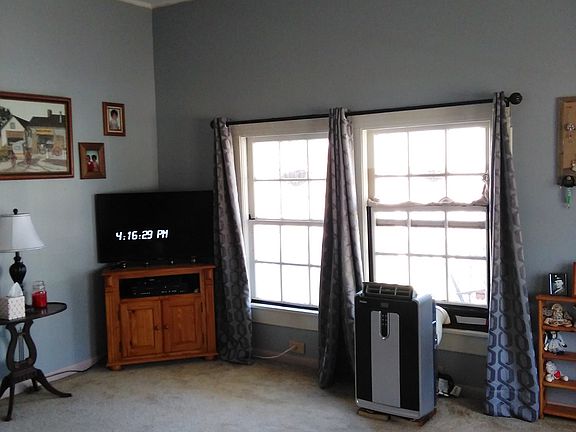 5th image of 122 Garver St