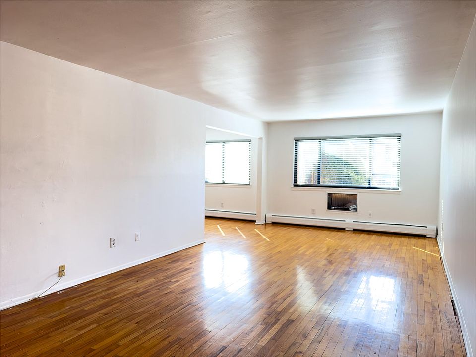 1st image of 7 E Lawrence Park Dr Unit 4