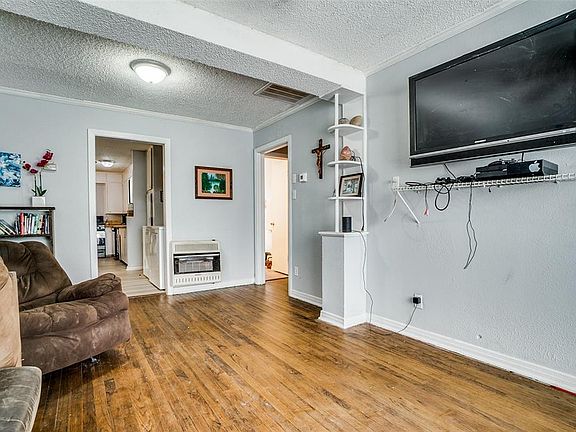 4th image of 1543 Flores Dr
