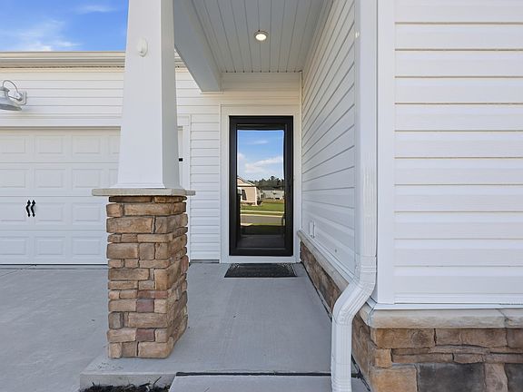 3rd image of 150 Fox Rae Dr.