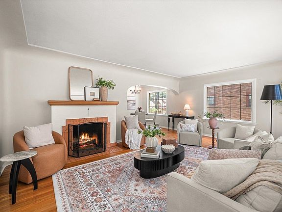3rd image of 440 W 27th Ave