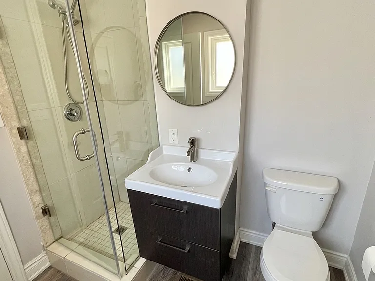 970 King St E #1 — Photo 12