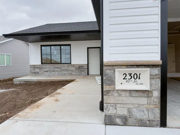 2301 E 42nd St, Kearney, NE 68847
