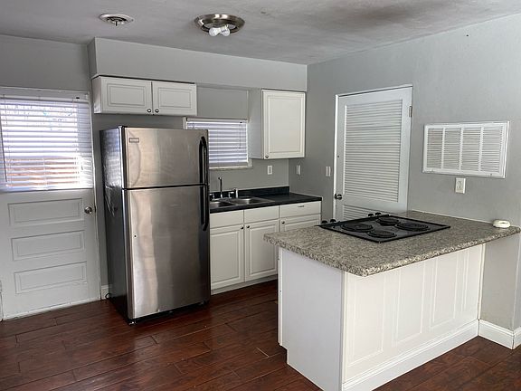 2nd image of 216 W School St #218