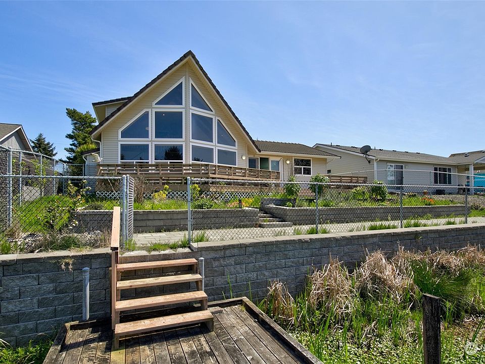 1st image of 407 Canal Drive NE