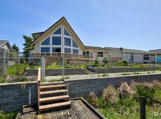 407 Canal Dr NE, Ocean Shores, WA